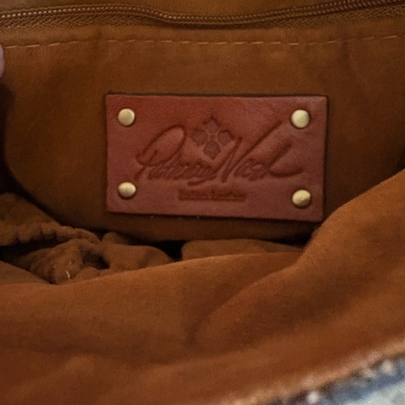 🩷💚PATRICIA NASH TROPICAL SUMMER PINEAPPLE LEATHER MESSENGER BAG!🩷💚 - Picture 7 of 8